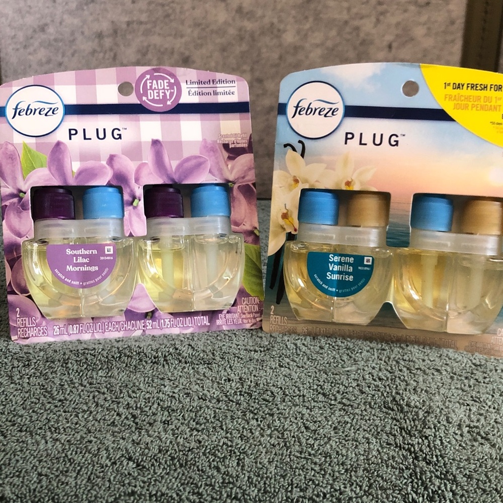 Febreze Plug Refill Duo with Purple and Blue Caps